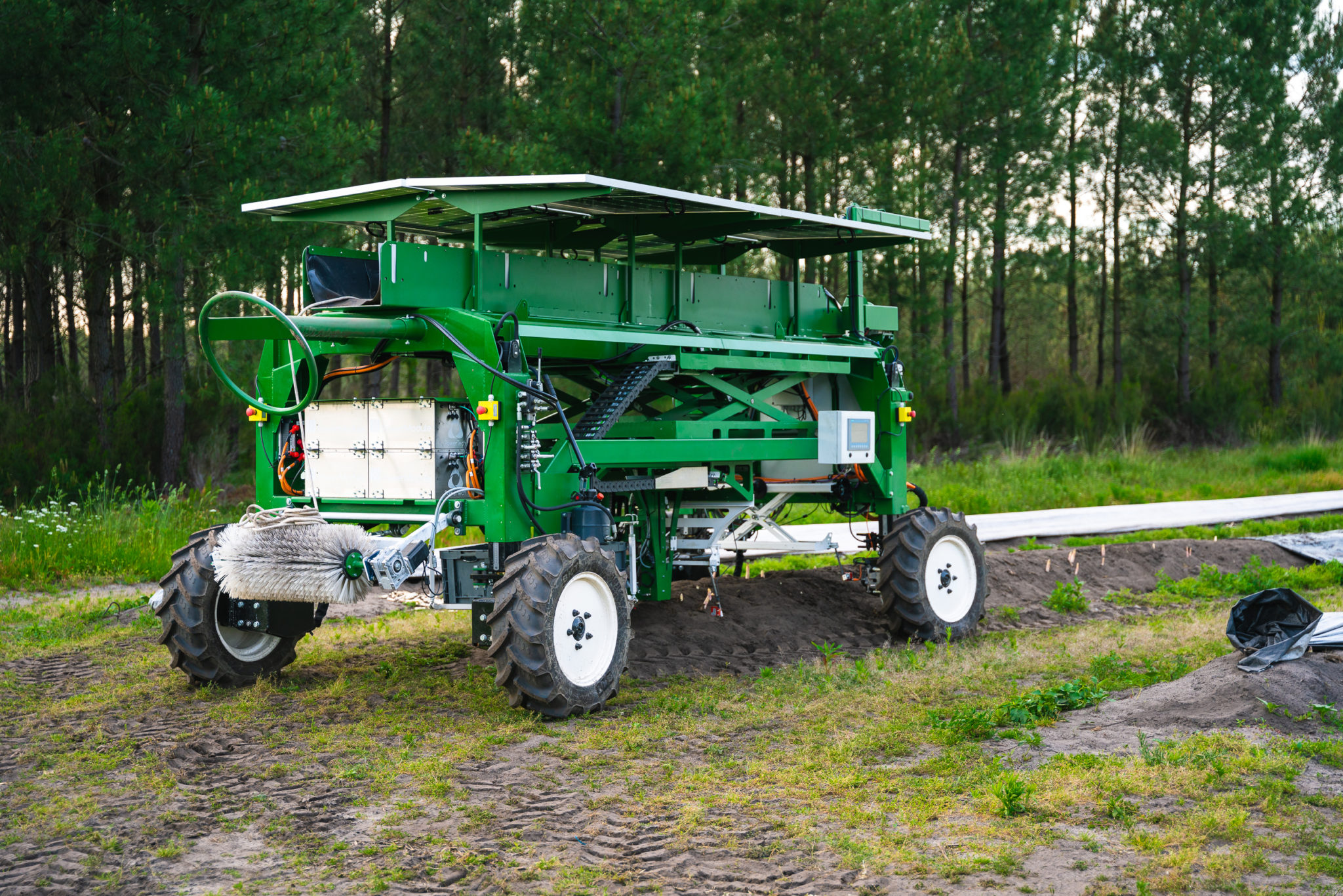 The white asparagus harvesting robot Sylektis